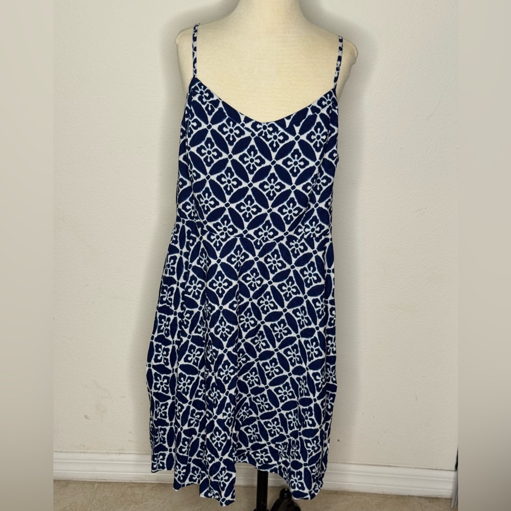 Old Navy, spaghetti strap dress blue and white pattern zipper back full skirt XL